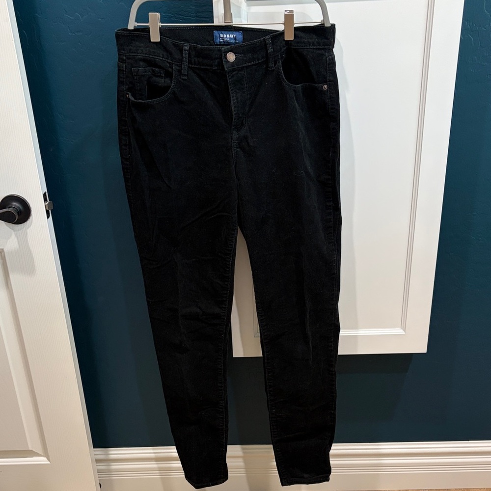 Old Navy mid-rise Rockstar black corduroy straight leg pants.